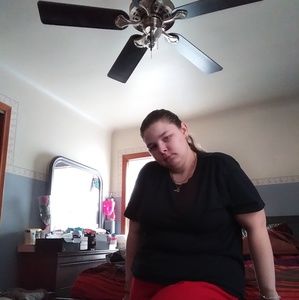 Meet your Posher, Leeann